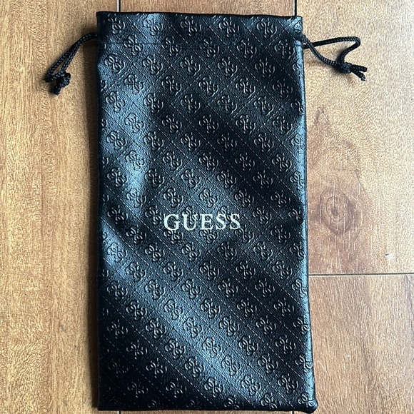 GUESS💫Black Guess Sunglasses Case with Drawstring - Picture 3 of 7